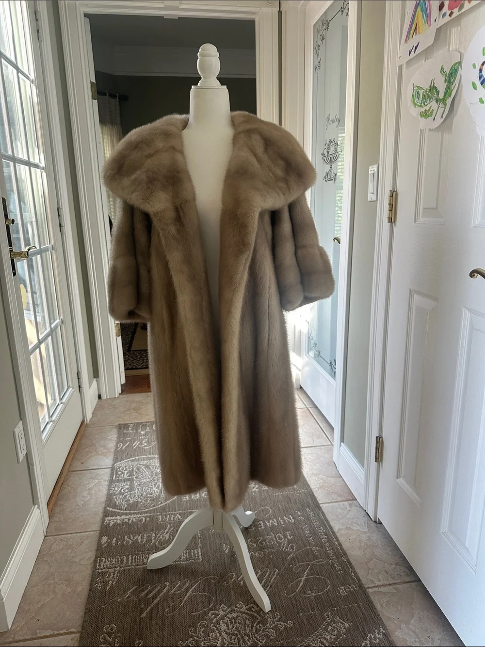 Vintage Classic Women's Taupe Mink Fur Coat - Luxurious Outerwear - Picture 1 of 5